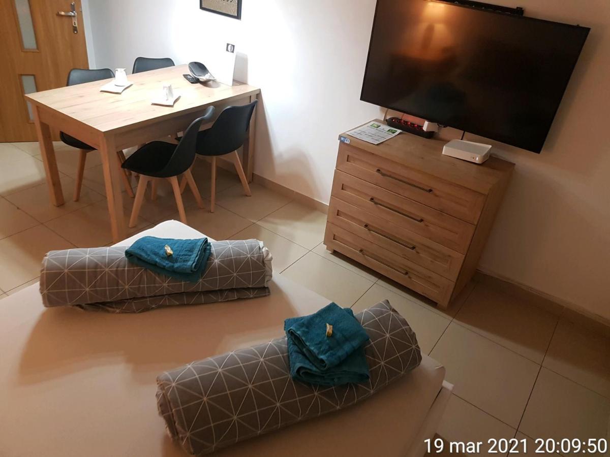 Apartamenty Rest Studio Self Check-In 24H Битом Екстер'єр фото