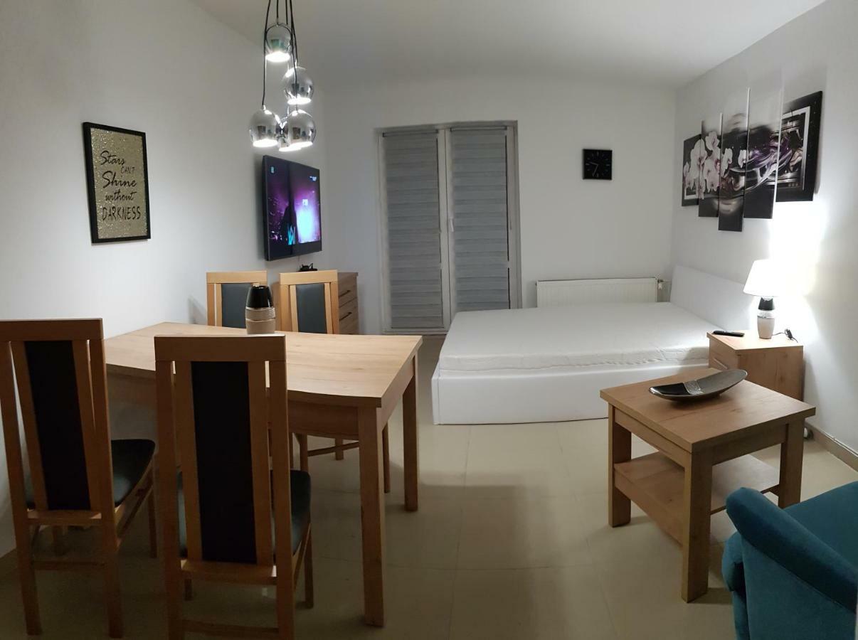 Apartamenty Rest Studio Self Check-In 24H Битом Екстер'єр фото